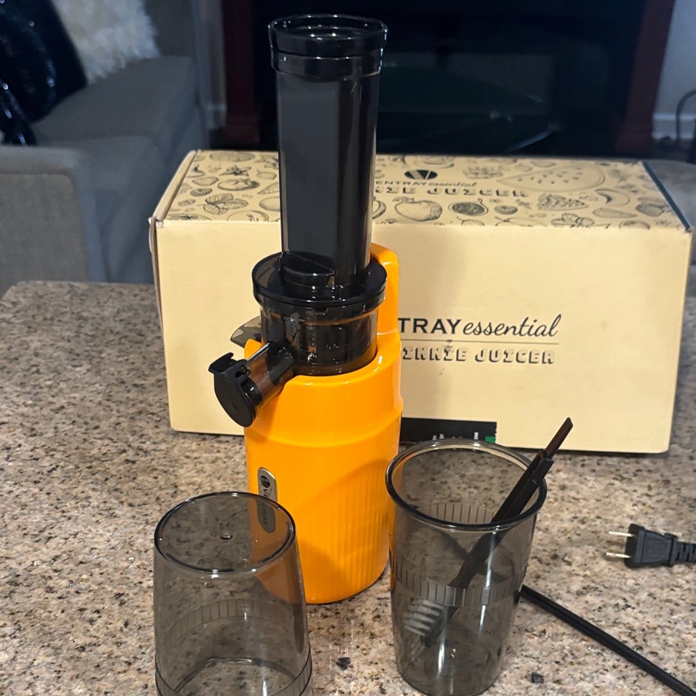 Juicer with Black Accents